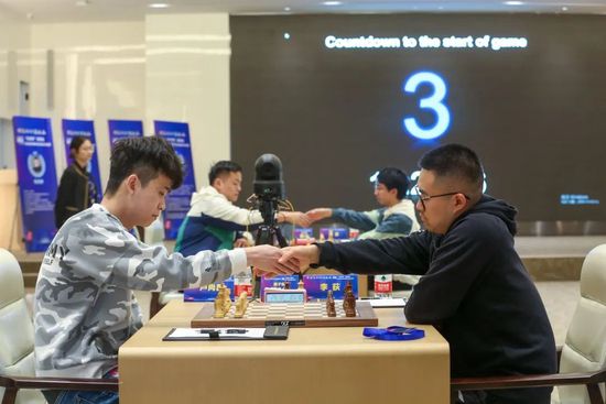 结实的年下男肌肉